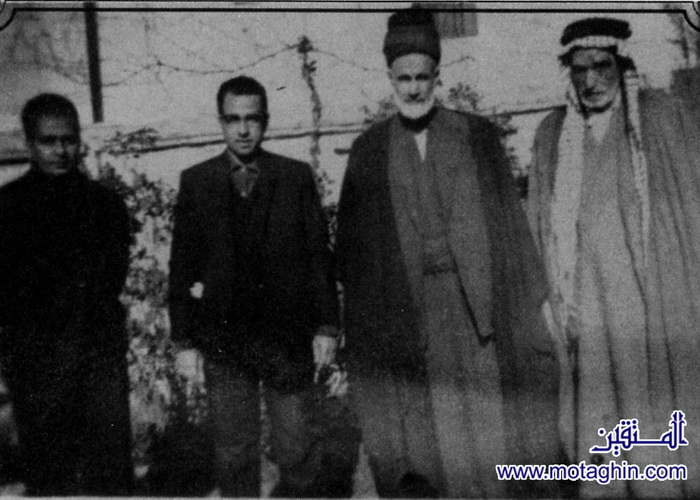 صورة المرحوم الحّداد رضوان الله عليه مع بعض المحبّين في مدينة الكاظميّة 
